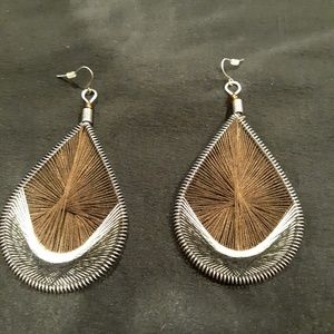 Pendant earings large strung black and brown